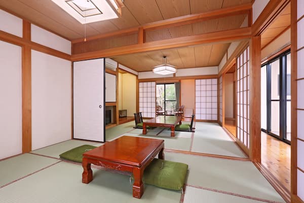 山鹿 平山温泉旅館・家族湯いまむら(熊本県)九州の10人以上で泊まれる宿20選!温泉宿や8人で泊まれるホテル