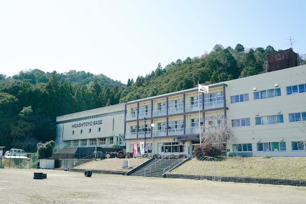 カフェ&キャンプ 東豊ベース(奈良県)関西の廃校を利用した施設10選!泊まれる学校でグランピング体験も