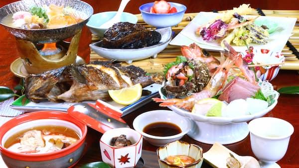 みなみ旅館（佐渡島）新潟の食べきれない料理がすごい民宿12選!舟盛りや海鮮が出る温泉も!