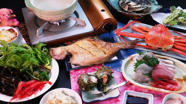 民宿 桃華園（佐渡島）新潟の食べきれない料理がすごい民宿12選!舟盛りや海鮮が出る温泉も!