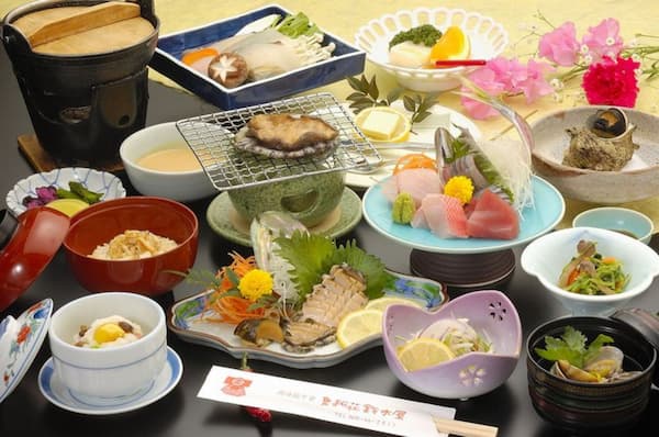 お魚料理の宿 魚拓荘 鈴木屋(南房総市)千葉の料理が豪華すぎる民宿13選!伊勢海老や舟盛りが出る温泉宿も
