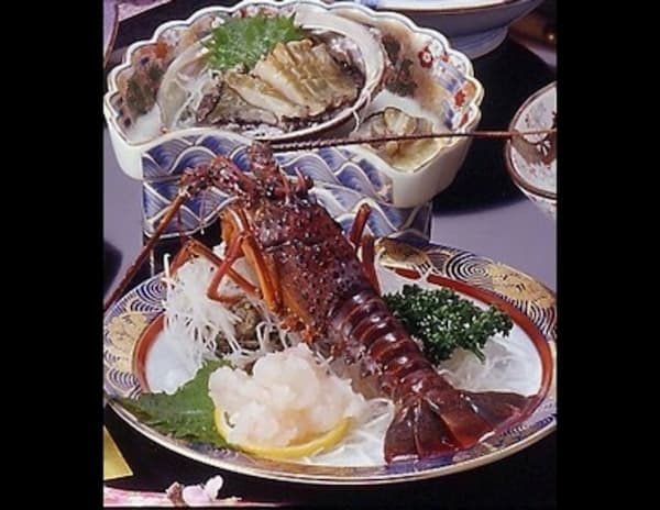 旨さ納得◎の宿 香潮　三重県相差で食べきれない料理がすごい民宿15選!料理が豪華すぎる人気の宿