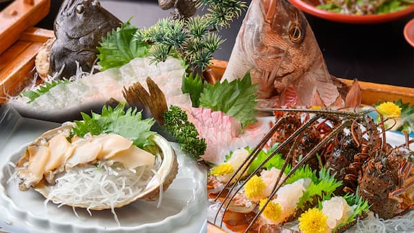 南鳥羽相差 海幸の宿 なかよし　三重県相差で食べきれない料理がすごい民宿15選!料理が豪華すぎる人気の宿