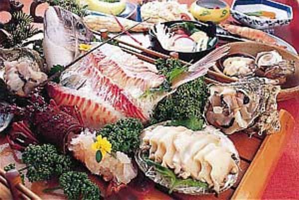 南鳥羽相差 活魚料理民宿 長岡　三重県相差で食べきれない料理がすごい民宿15選!料理が豪華すぎる人気の宿