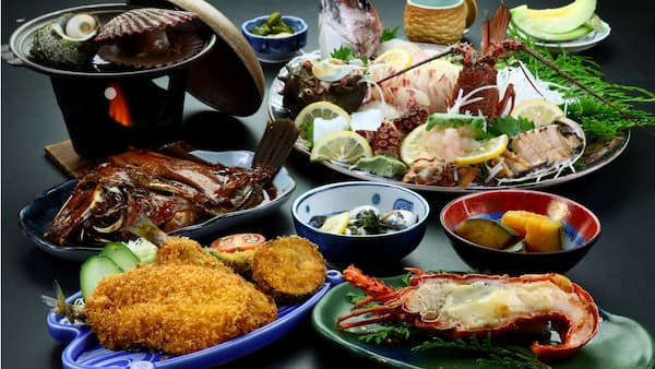 南鳥羽相差 網元 浜伝　三重県相差で食べきれない料理がすごい民宿15選!料理が豪華すぎる人気の宿