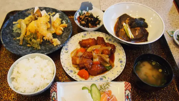 民宿どんぐりの山(廿日市)広島の料理がすごい民宿10選!食べきれないほどの料理が評判の旅館も