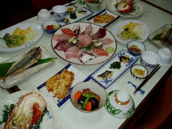 民宿 船見荘 <八丈島>(東京)関東の食べきれない料理がすごい民宿19選!ホテルや温泉旅館も紹介