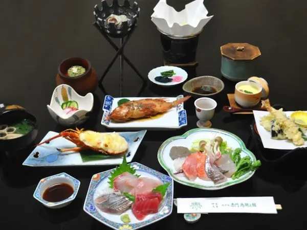 ホテル赤門 <大島>(東京)関東の食べきれない料理がすごい民宿19選!ホテルや温泉旅館も紹介