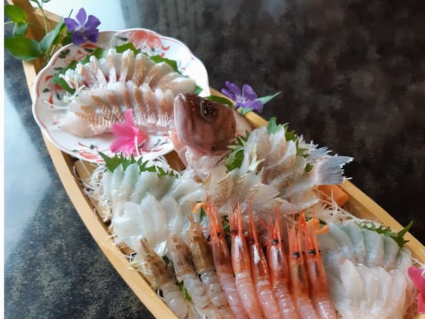 三国温泉 料理民宿 いそや（坂井市三国町）福井の食べきれない料理がすごい民宿18選!舟盛りが美味しいと人気の宿