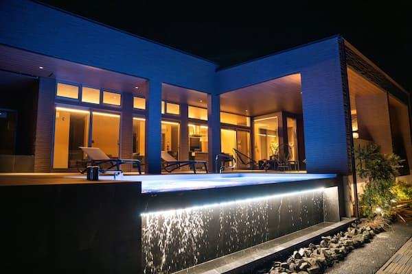 EZRA VILLA~SHIRAHAMA~(和歌山県)関西のプール付きヴィラ15選!安いコテージやプライベートプール付きホテル